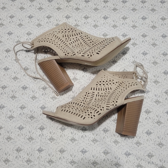 Bonnibel Cutout Peep Toe Heels - Picture 2 of 7